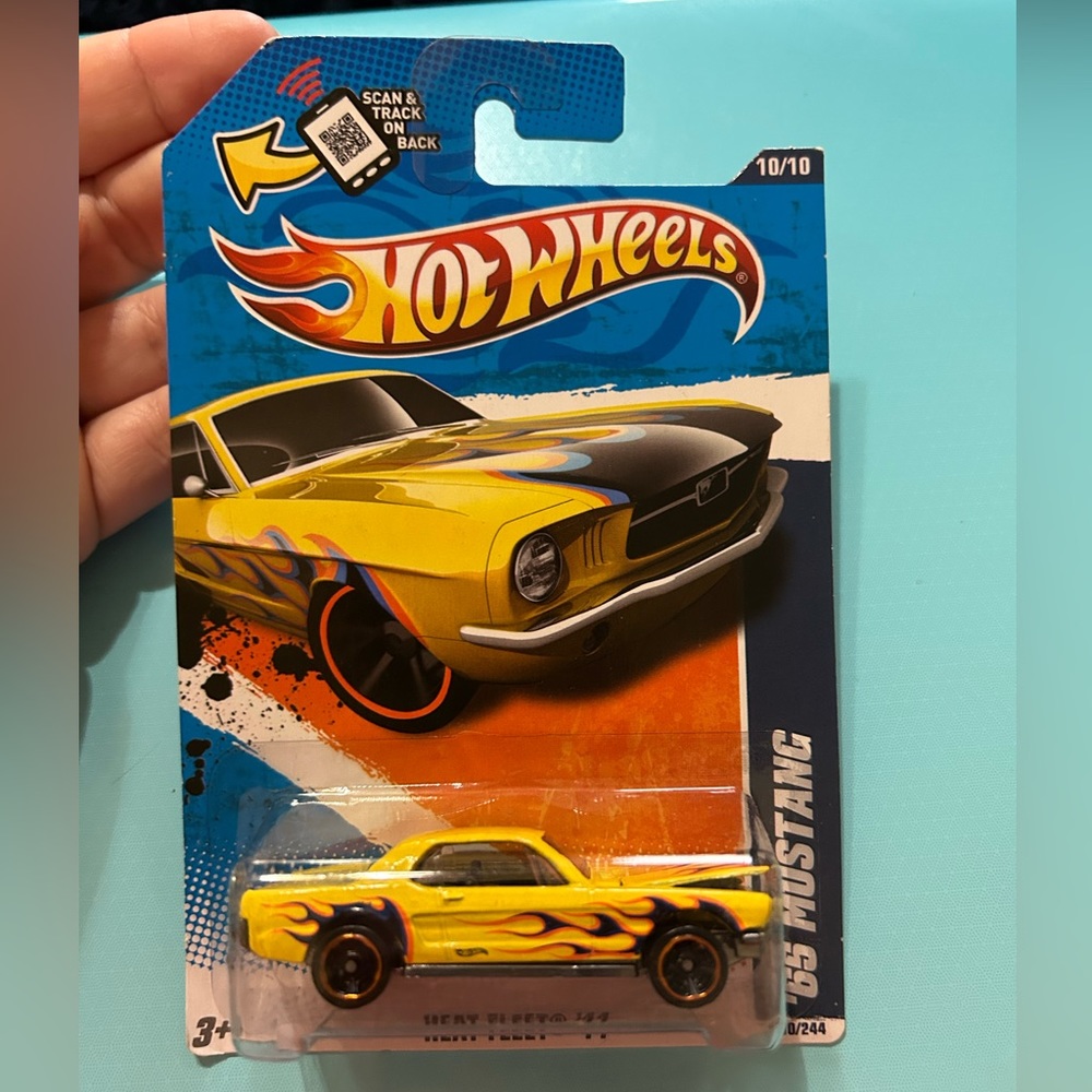 Hotwheels 65 Ford Mustang heat fleet yellow‎